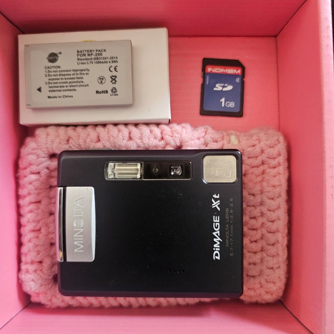 Minolta Dimage XT (Category: Cameras) located in Marikina City. Submitted by aitaaaag (Listing ID 1433983147, Image 1). Description: Minolta Dimage XT - All functions working: flash, buttons, zoom, audio - w/ dents and scratches inclusions: - Unit - battery - universal charger - memory card - pouch rfs: letting go, need extra funds.