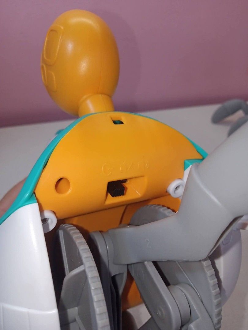 Musical crawling crab (Category: Kids Toys) located in Pasig City. Submitted by qhuel_4021 (Listing ID 1434147667, Image 3). Description: Crawling crab- green preloved from U.K batt.op, working DETAILS ✅Music Crab toy - crawling and sensor obstacle avoidance function, in the process of moving encountered obstacles, will move in the opposite direction in time. The music are very attractive to children. Note: Do not use this toy in water or wet env