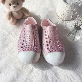 (Category: ) located in . Submitted by cmvoapparel (Listing ID 1434054722, Image 1). Description: .