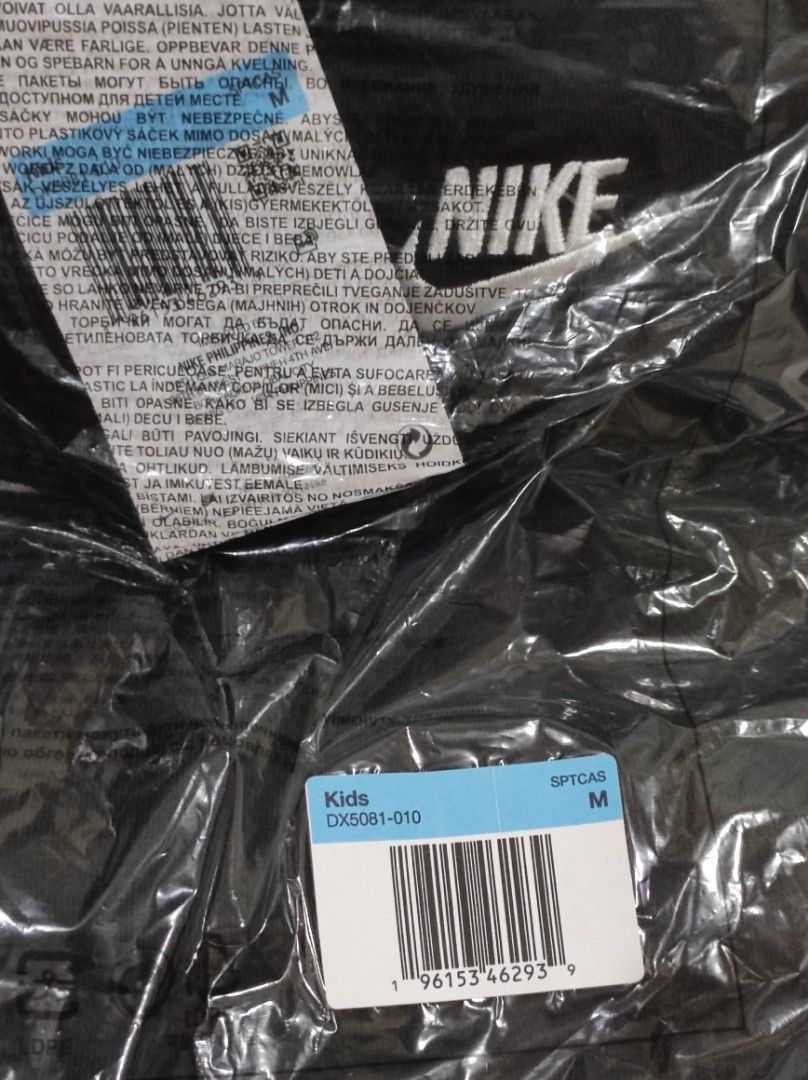 Nike Sweatshirt (Category: Babies & Kids Fashion) located in Navotas City. Submitted by sellmystuff2 (Listing ID 1434079038, Image 3). Description: ✅ Brandnew with tag ✅ Size L (kids) but can fit up to Small size adult ✅ 1 pc. only Ready to ship!!!.