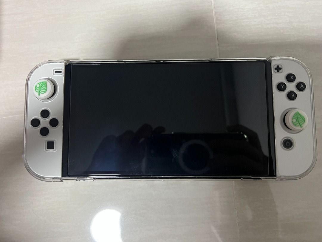 Nintendo Switch OLED Model - White (Category: Nintendo) located in Singapore. Submitted by dnias (Listing ID 1434135607, Image 1). Description: Including everything that comes in the box. Screen has a screen protector on since day 1. Also throwing in a plastic cover for the switch and also a hard carrier cover. Meet up at my place only..