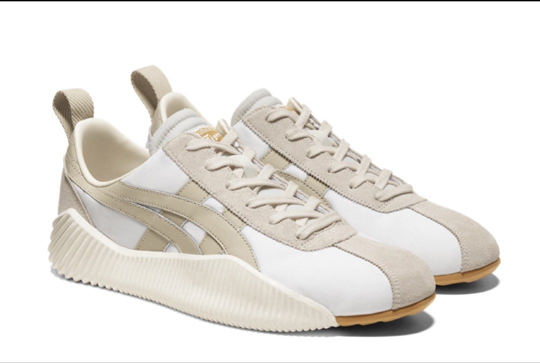 Onitsuka Tiger ACROMOUNT- Cream (Category: Sneakers) located in Singapore. Submitted by weiweixz0109 (Listing ID 1434083386, Image 1). Description: Condition : 9/10 Worn about 3 times lightly (nearby journey) - Onitsuka Tiger ACROMOUNT sneaker - Color: Cream - Classic Onitsuka Tiger stripes - Perfect for everyday wear .