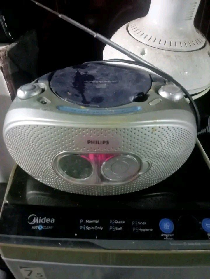 Round Disc Player Philips Portable CD Player, Audio, Portable Music Players on Carousell