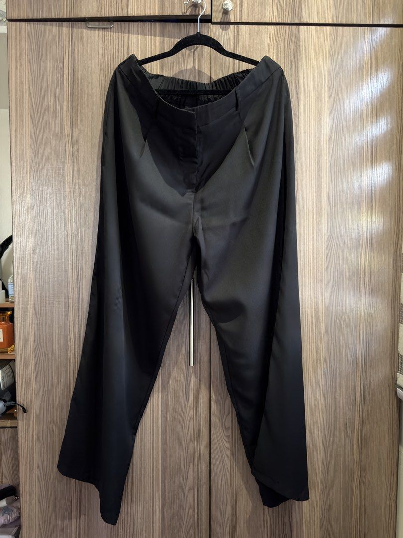 Plus Size Black Wide Leg Pants 1XL (Category: Other Bottoms) located in Cainta. Submitted by charkivesells (Listing ID 1434073088, Image 1). Description: - Black wide-leg pants - Size: 1XL - Features an elastic waistband - Measurements: - Waist: 54 - Hips: 61 - Length: 106 - Made in China - Smooth, possibly satin-like texture - Versatile for various occasions ⚠️ Dimensions in photos (in CM) MOP: gcash/maya/gotyme MOD: lalamove/ggx/j&t - ⚠️free de