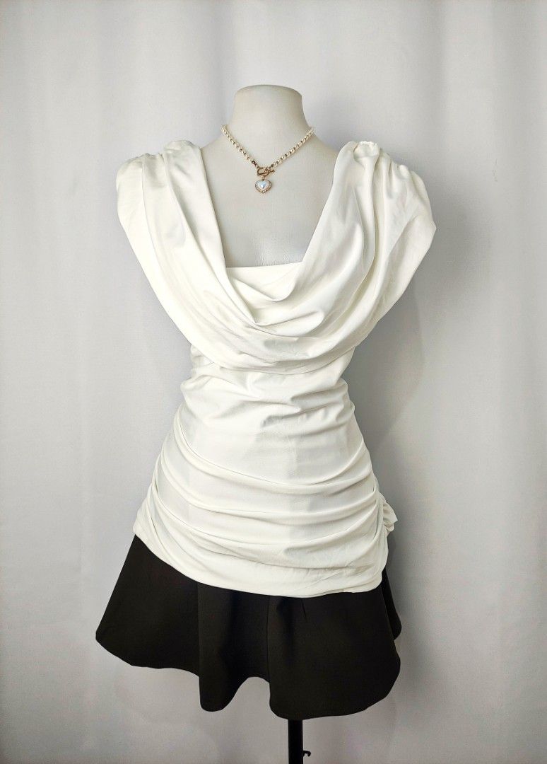 Plus Size White Off Shoulder Blouse Top (Category: Blouses) located in Caloocan City. Submitted by happystar.e0dc1b (Listing ID 1434092209, Image 2). Description: ⚠️PLEASE CLICK THE IMAGE TO SEE THE SIZE⚠️ FB PAGE: IPPEUNI AGASSI Location: Caloocan City ❌ No haggling ❌ No when worn ❌ No "more pics" ❌ No flaws, unless stated ❌ Request for specific measurements of neck, arm, shoulder etc will not be entertained.