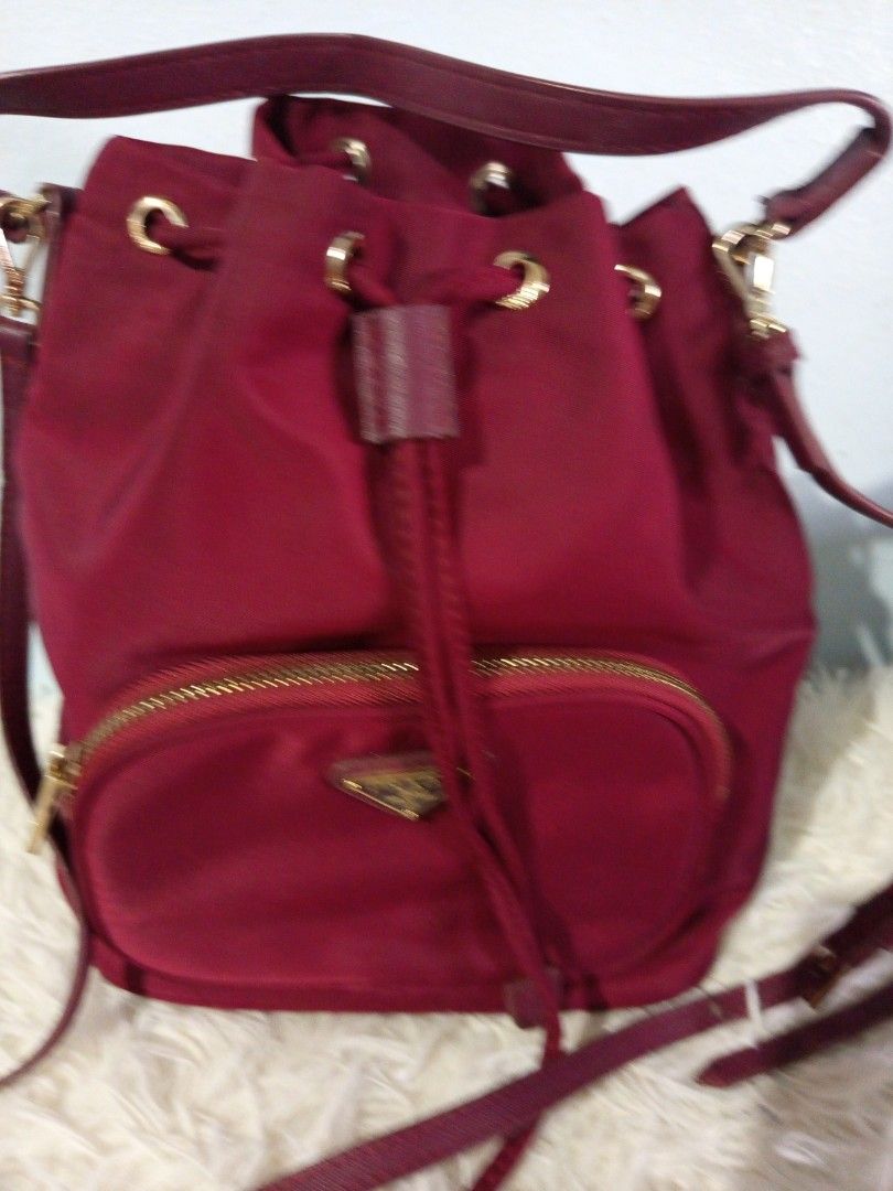 Prada Bucket Bag - maroon preloved (Category: Luxury Bags & Wallets) located in Gapan. Submitted by cristina_adofina (Listing ID 1434050740, Image 3). Description: preloved Prada lampo zip.Napakaganda in person .marron color with leather strap.thank you supermura na ..