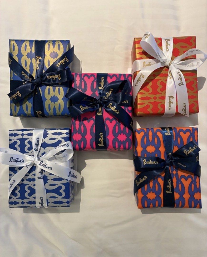 RUSTANs small gift set - paper bag, wrapper, box, tissue, wrapper & gift tag ₱150 (Category: Everything Else Others) located in Muntinlupa City. Submitted by mystyle10 (Listing ID 1434063937, Image 1). Description: Gift set supplies: (1) paper bag, (1) gift box, (1) gift card, (1) ribbon, (1) wrapper, (1) tissue SMALL box: 13x10x4cm - ₱150 each set Note: supplies are actual cut and prepared frm Rustans.