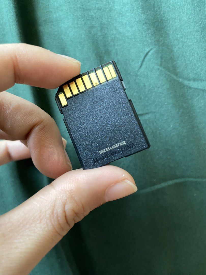 SanDisk Ultra 32GB SD Card (Category: Memory & SD Cards) located in Paranaque City. Submitted by daaaunnn (Listing ID 1434032752, Image 2). Description: - SanDisk Ultra SD Card - 32GB Storage Capacity - 100MB/s Transfer Speed - Ideal for Cameras and DSLRs - Made in China RFS: decluttering.