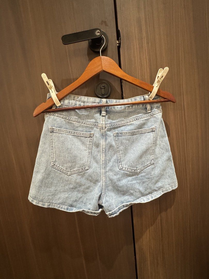 SHEIN Dazy High-Waisted Blue Denim Skort (Category: Skirts) located in Quezon City. Submitted by laure888 (Listing ID 1434128108, Image 2). Description: • preloved but in pristine condition • bought during my online shop addiction phase •fits s-m • original price: PHP 580.
