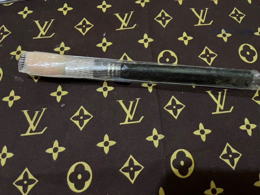 Sigma F40 contour/blush brush (Category: Makeup) located in Cavite. Submitted by ekasbeautyandtoysroom (Listing ID 1434135067, Image 2). Description: Preloved authentic sigma beauty brush Perfect for countouring and for blush too Great addition to your make up brush collection .