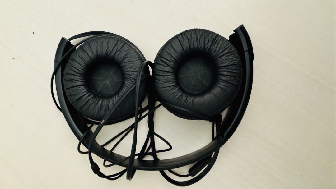 Sony  wire headset440484906842859521