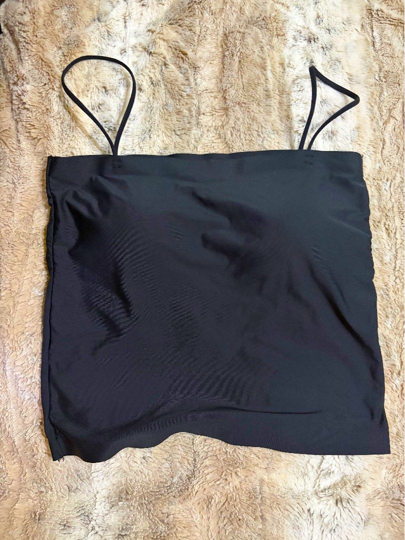 Tank top seamless (Category: Activewear) located in Hagunoy. Submitted by declutterwine (Listing ID 1434061158, Image 1). Description: Almost new Fits bust 32-35 Seamless Decluttering.
