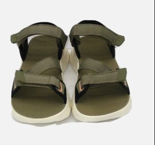 (Category: ) located in . Submitted by thrifted-vault (Listing ID 1433991180, Image 1). Description: .