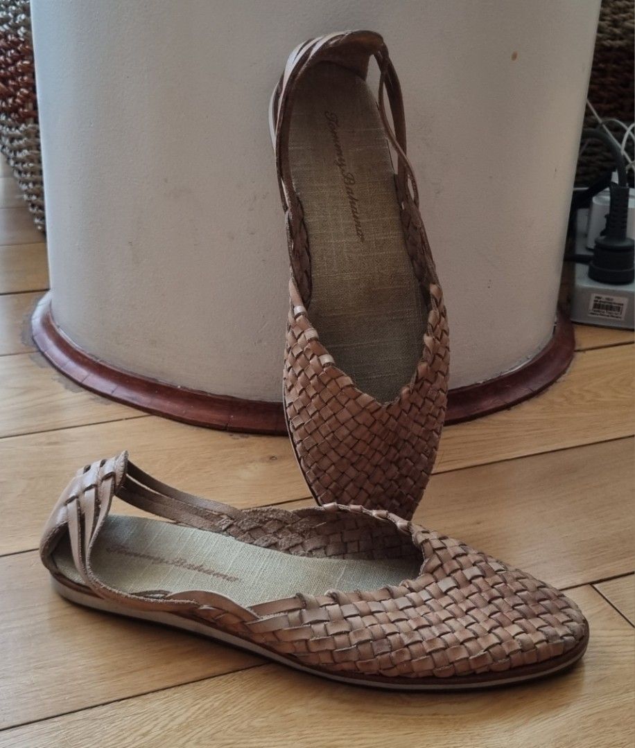 Tommy Bahama Leather Woven Sandals (Category: Flats & Sandals) located in Muntinlupa City. Submitted by prh-87494 (Listing ID 1434063201, Image 2). Description: Tommy Bahama Leather Frinna Huarache Woven Flats – Size 9 Genuine leather woven slip-on flats in a versatile tan color. Lightweight, breathable, and very comfortable—perfect for travel, casual wear, or everyday use. Good condition with normal signs of wear (see photos). No major flaws. Si