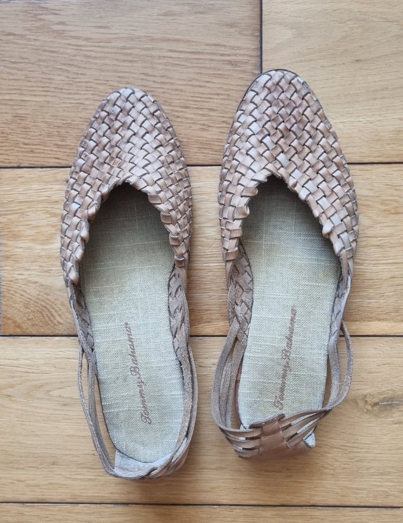 Tommy Bahama Leather Woven Sandals (Category: Flats & Sandals) located in Muntinlupa City. Submitted by prh-87494 (Listing ID 1434063201, Image 3). Description: Tommy Bahama Leather Frinna Huarache Woven Flats – Size 9 Genuine leather woven slip-on flats in a versatile tan color. Lightweight, breathable, and very comfortable—perfect for travel, casual wear, or everyday use. Good condition with normal signs of wear (see photos). No major flaws. Si