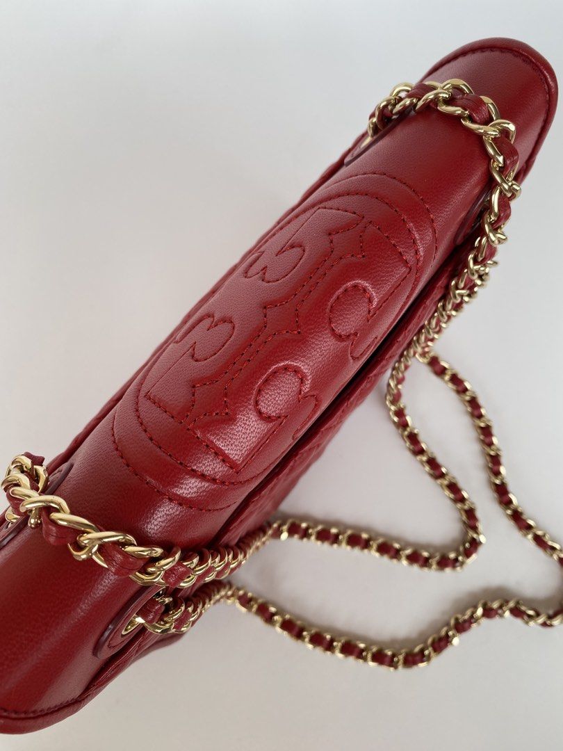 Tory Burch Red Leather Medium Fleming Shoulder Bag (Category: Luxury Bags & Wallets) located in Manila. Submitted by secondhavenph (Listing ID 1433993595, Image 3). Description: .