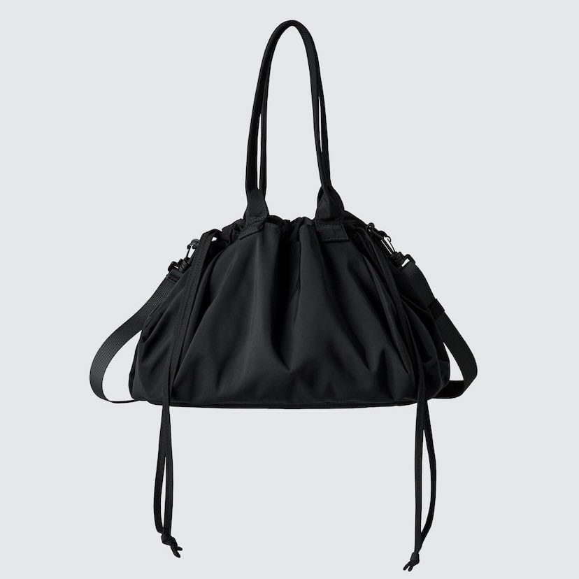 UNIQLO DRAWSTRING BAG | TAS SERUT UNIQLO (Kategori: Tas & Dompet Wanita) berada di Medan. Dikirim oleh bysoviii (ID iklan 1434121063, Gambar 3). Deskripsi: Tas serut cemplang cemplung Uniqlo yang lagi viral. Yang mau bisa dari oren juga yaa Gerceppp!! Sisa Hitam, Beige, Hijau.