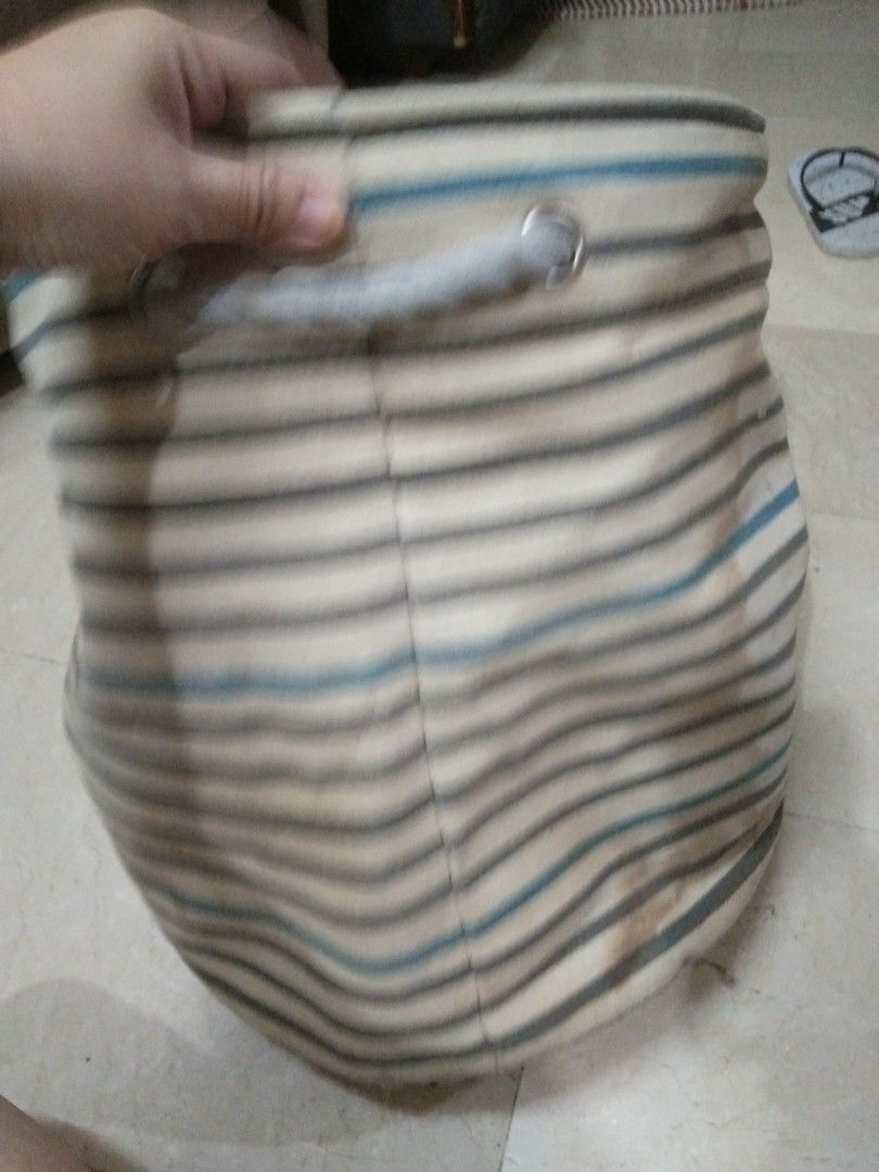 Used hamper needs cleaning large space inside (Category: Laundry Baskets) located in Quezon City. Submitted by eidorableshop (Listing ID 1434113059, Image 3). Description: .