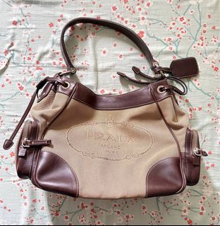 (Category: ) located in . Submitted by chicwardrobes (Listing ID 1434059973, Image 1). Description: .