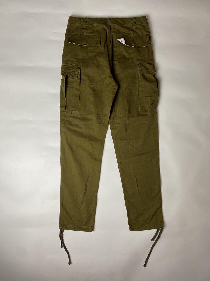 Visvim Utility Cargo Pants (Category: Jeans) located in Bacolod City. Submitted by rewear.conceptual (Listing ID 1434018208, Image 2). Description: Visvim Utility Cargo Pants Condition: 9/10 Color rate: 9/10 Waist: 14.5 Inseam: 29 Leg opening: 6.5 Front rise: 11.5 Thigh: 11 Knee: 8 Message seller if interested Always double check the items description before making an offer. Strictly no return/refund policy!.