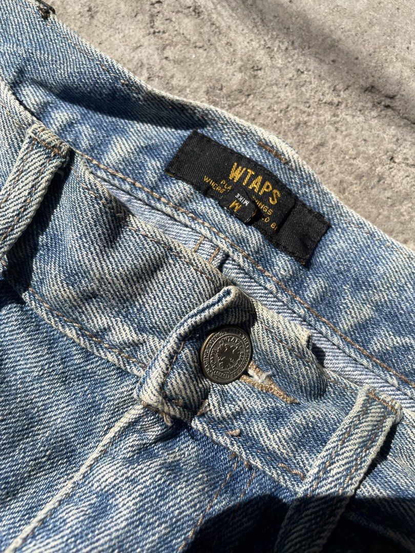 Vtg WTAPS Distressed Jeans (Category: Jeans) located in Caloocan City. Submitted by robincedri55369 (Listing ID 1434041558, Image 3). Description: Wtaps Distressed style Denim Jeans 33x41 size Medium on Tag Shipped Via Jnt or Lalamove - WTAPS jeans - Light blue wash - Size 34 - Button closure - Distressed detailing - Small red WTAPS tag - Leather WTAPS patch at back.