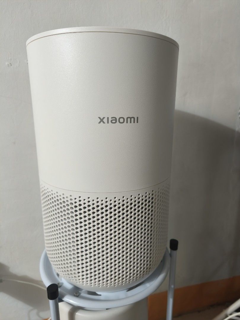 Xiaomi Air Purifier (Category: Air Purifiers & Dehumidifiers) located in Caloocan City. Submitted by wadam9 (Listing ID 1434069540, Image 2). Description: - Xiaomi air purifier - White cylindrical design - Top panel with control buttons and power indicator - Xiaomi logo present - Perforated bottom design - In good working condition.