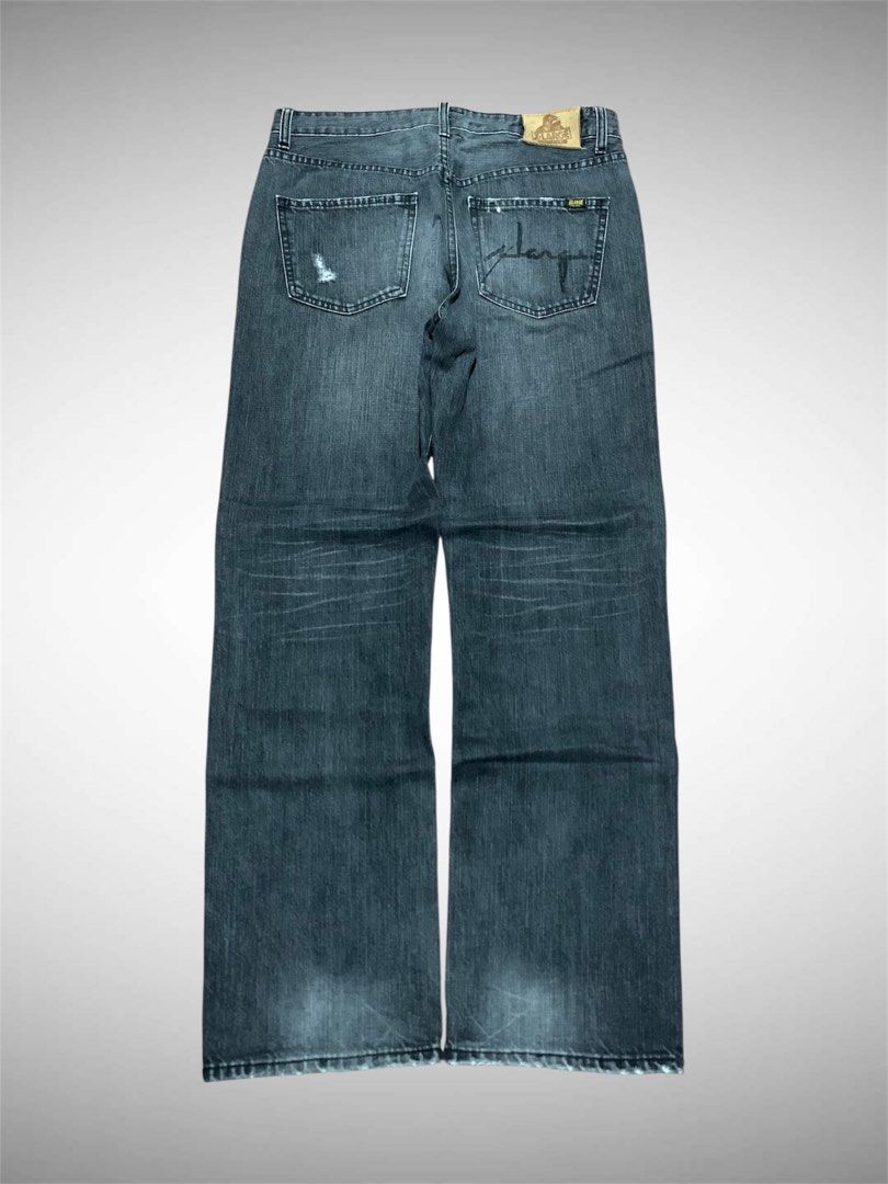 XLarge Baggy Buttonfly Jeans (Category: Jeans) located in Mandaue City. Submitted by sinina.ceb (Listing ID 1434121415, Image 3). Description: (BAGGY PANTS) Dimensions (inches) Waistline - 32 Length - 41 Thigh - 9 Leg hole - 8 Color rate - 9/10 Condition - good Issue: n/a ₱550 + sf Payment - Maya Payment first / NO COD, COP J&T courier / SF charge to buyer ❗Delivery of orders to courier is on SATURDAY. •Color may vary due to lighting •Manage your