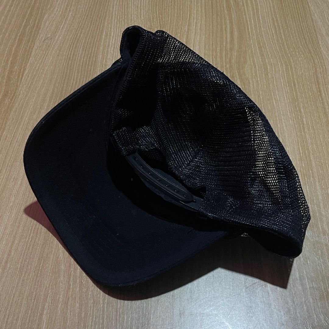 Yohji Yamamoto - Coverbrain - Mesh Cap (Category: Caps & Hats) located in Enrique B. Magalona (Saravia). Submitted by artisan.ph (Listing ID 1434124620, Image 2). Description: - Yohji Yamamoto Coverbrain Mesh Cap - Classic black color - Features Yohji Yamamoto signature embroidery - Breathable mesh back - Adjustable strap for a comfortable fit - Made with 60% cotton and 40% polyester.