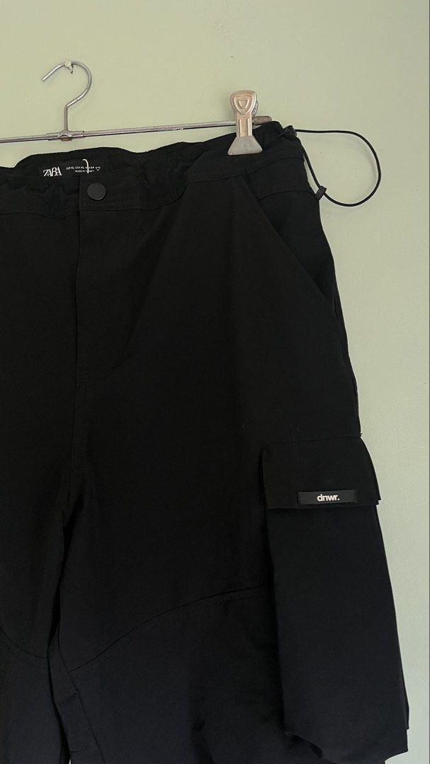 Zara Black Cargo Pants XL (Category: Jeans) located in Pasig City. Submitted by detneedsmoney (Listing ID 1434036475, Image 3). Description: - Zara black cargo pants - Size: XL - Features: Multiple pockets, adjustable waist and ankles - Fit: Relaxed.