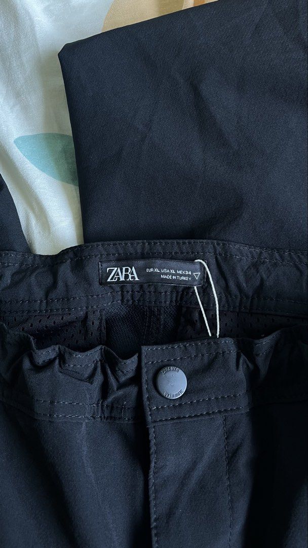 Zara Black Cargo Pants XL (Category: Jeans) located in Pasig City. Submitted by detneedsmoney (Listing ID 1434036475, Image 2). Description: - Zara black cargo pants - Size: XL - Features: Multiple pockets, adjustable waist and ankles - Fit: Relaxed.