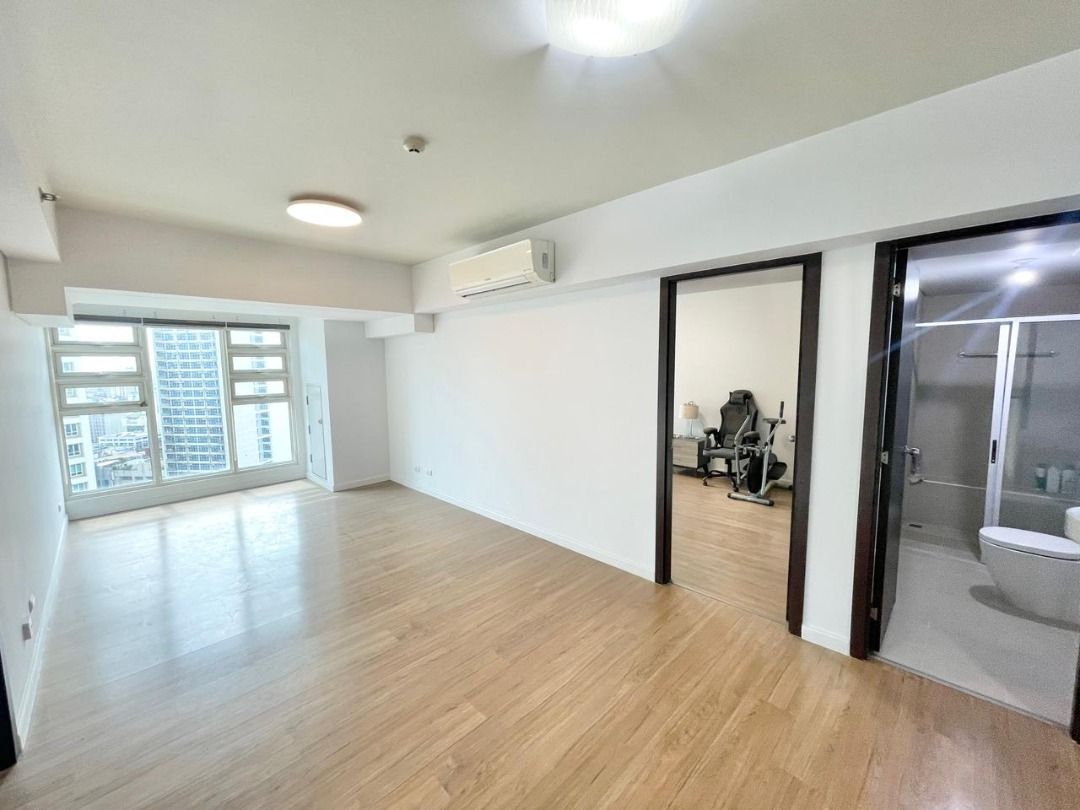 2BR Unit For Sale - Kroma Tower (Category: Apartments & Condos) located in Makati City. Submitted by vsg.realestate (Listing ID 1434245857, Image 1). Description: 🔆 2BR Unit For Sale - Kroma Tower 📌Property Details 27th Floor 2BR 2TB 90 sqm 2 Parking Slots 📌Features High floor Corner unit Spacious master bedroom Double corner windows in the master bedroom Inclusions: ACs, kitchen appliances, & blinds With utility room/maid’s room (big enough t
