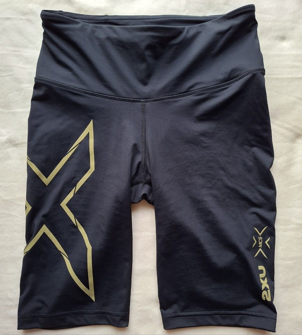 2xu - s (women's) (Category: Activewear) located in Puerto Princesa. Submitted by thrinidad (Listing ID 1434273394, Image 2). Description: light speed mid-rise compression shorts size small dimension (laid flat) waist 12.7" Length 19" outseam 9.5" inseam fits 25" waistline and above no damage/stain has 3 back pockets Disclaimer : I do not own nor claim to own the rights to any of the brand, logo and photo. Color may vary due to photographic light