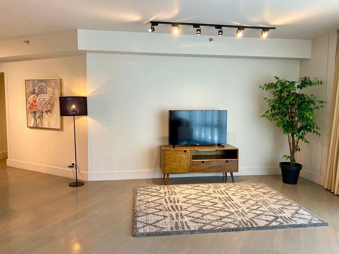 3BR Unit For Sale - Proscenium Kirov (Category: Apartments & Condos) located in Makati City. Submitted by vsg.realestate (Listing ID 1434309946, Image 3). Description: 🔆 3BR Unit For Sale - Proscenium Kirov 📌Property Details 15th Floor 3BR 3.5TB 223 sqm Fully Furnished 2 Parking Slots 📌Features Panoramic Balcony Facing Sunset Enclosed Kitchen Space Ensuite Bathrooms Master's with Bathtub With Utility Area & Service Entrance Maid's Room with T&