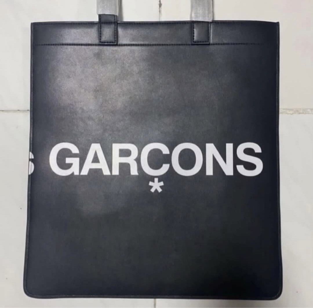 真皮 CDG leather tote bag comme des gargons 袋包 black 黑色 （分類：手袋及銀包）位於 Hong Kong。 由 bearfreya 提交（商品編號 1434330531，圖片 3）。簡介： 西班牙製造 100%全新 沒有包裝 厚身真皮 高36潤33 (cm)。