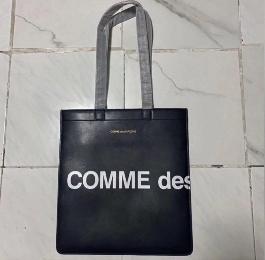 真皮 CDG leather tote bag comme des gargons 袋包 black 黑色 （分類：手袋及銀包）位於 Hong Kong。 由 bearfreya 提交（商品編號 1434330531，圖片 1）。簡介： 西班牙製造 100%全新 沒有包裝 厚身真皮 高36潤33 (cm)。