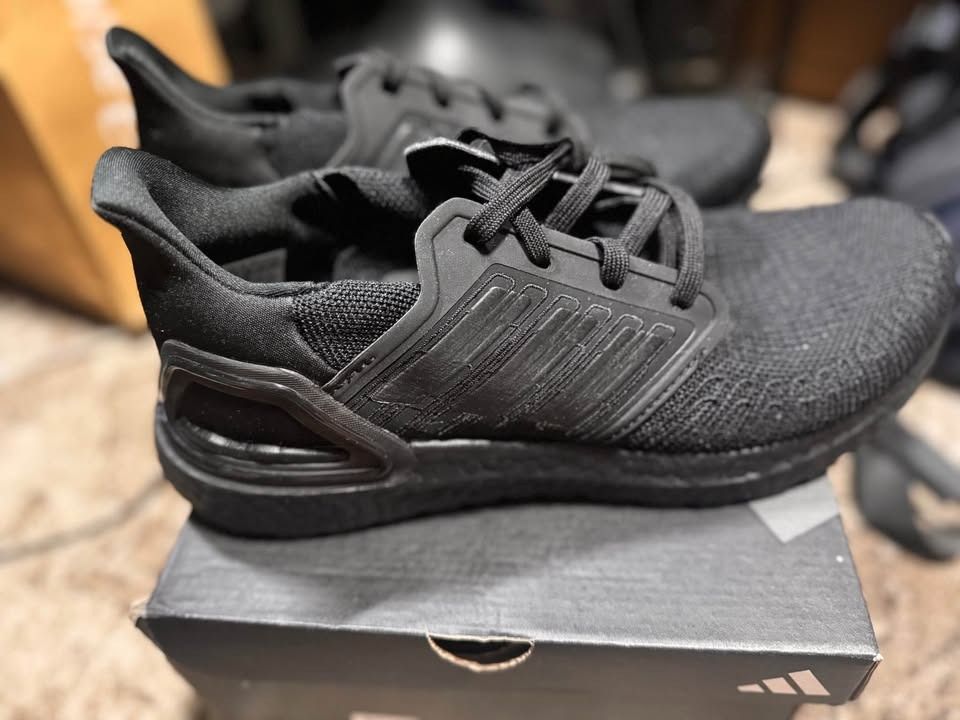 Adidas ULTRABOOST 20 size 8.5 US.. (Category: Sneakers) located in Manila. Submitted by lumenos (Listing ID 1434378039, Image 2). Description: - Adidas Ultraboost 20 - Size: US 8.5 - Condition: Good as new - Includes original box - Original Price: PHP 10,000.00 Used once for casual walking on a carpeted floor Pm me if interested QC Area.
