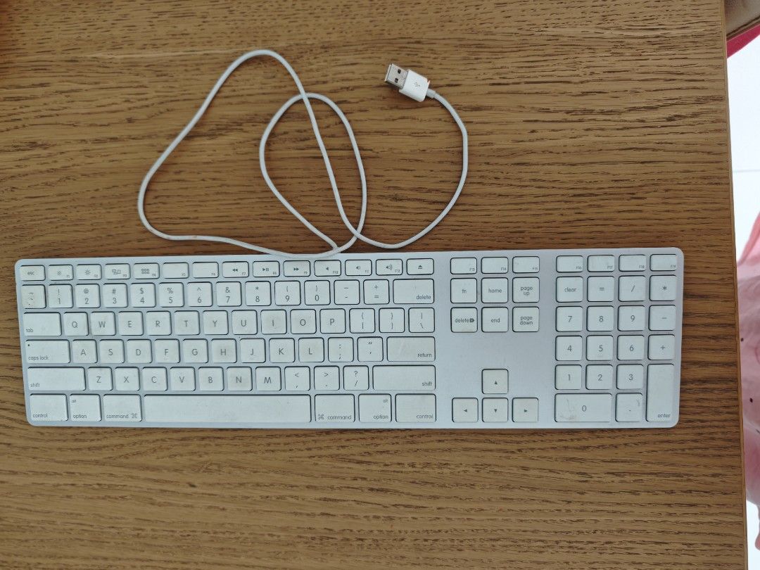 Apple Wired Keyboard with Numeric Keypad439434277626193920