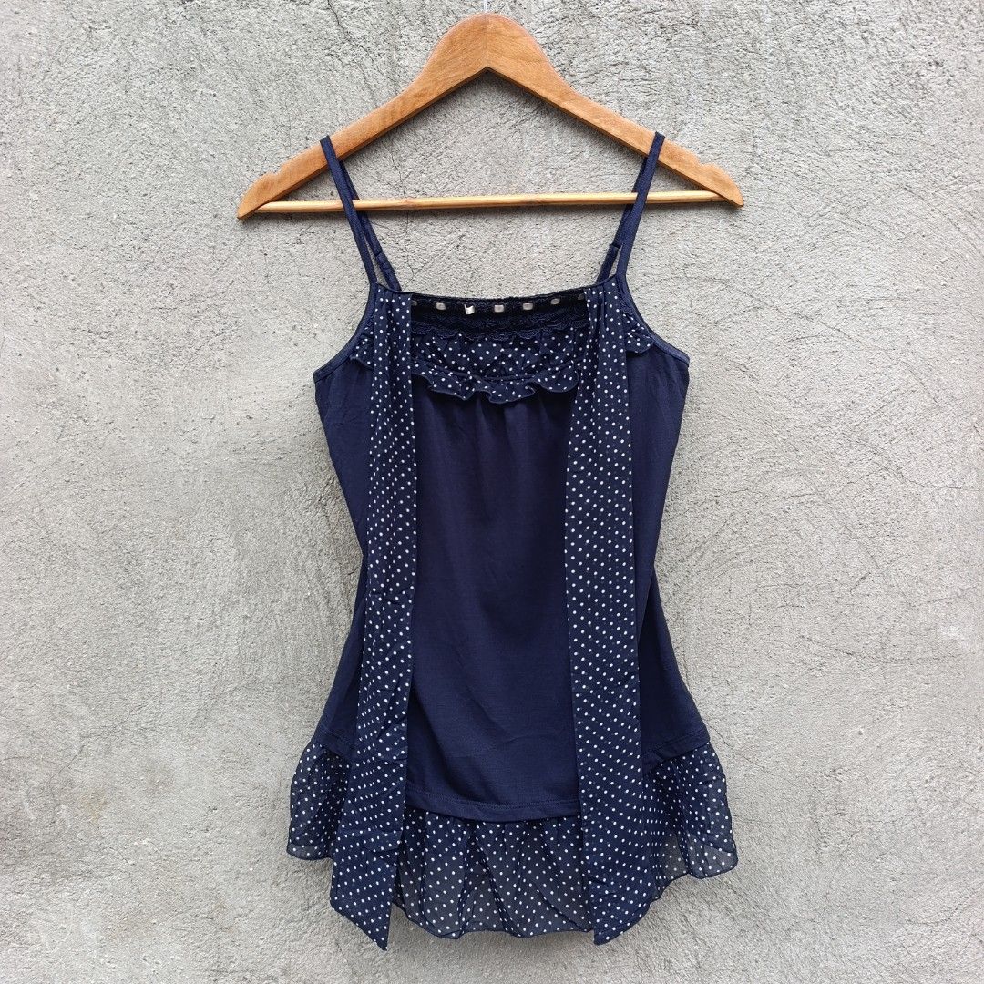 Axes Femme Cami Top (Category: Sleeveless) located in Aritao. Submitted by kami.seta (Listing ID 1434316043, Image 1). Description: SIZE-M LENGTH-26 WIDTH-15½ COLOR & CONDITION-9.8/10 ISSUE-none.
