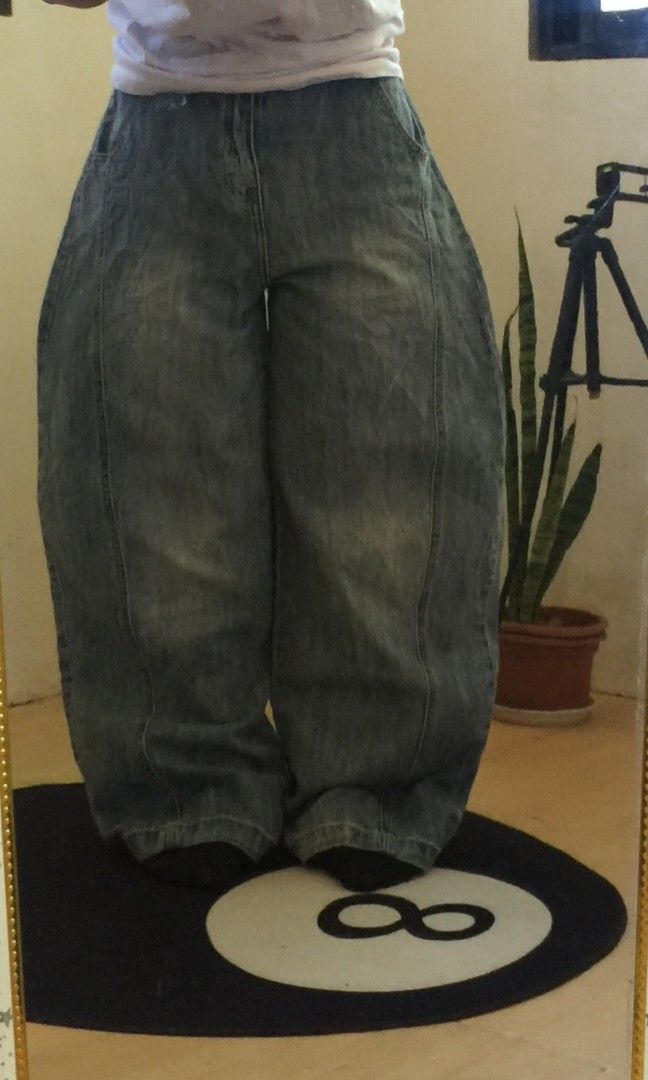 Blue Wash Barrel Pants (Category: Jeans) located in Dumanjug. Submitted by commonthread.ph (Listing ID 1434253045, Image 2). Description: Dimensions : (by inches) Waist - 29 Length - 41 Thigh - 14 Leg hole - 10 Semi Hard Denim 🥶 Excellent condition📌.