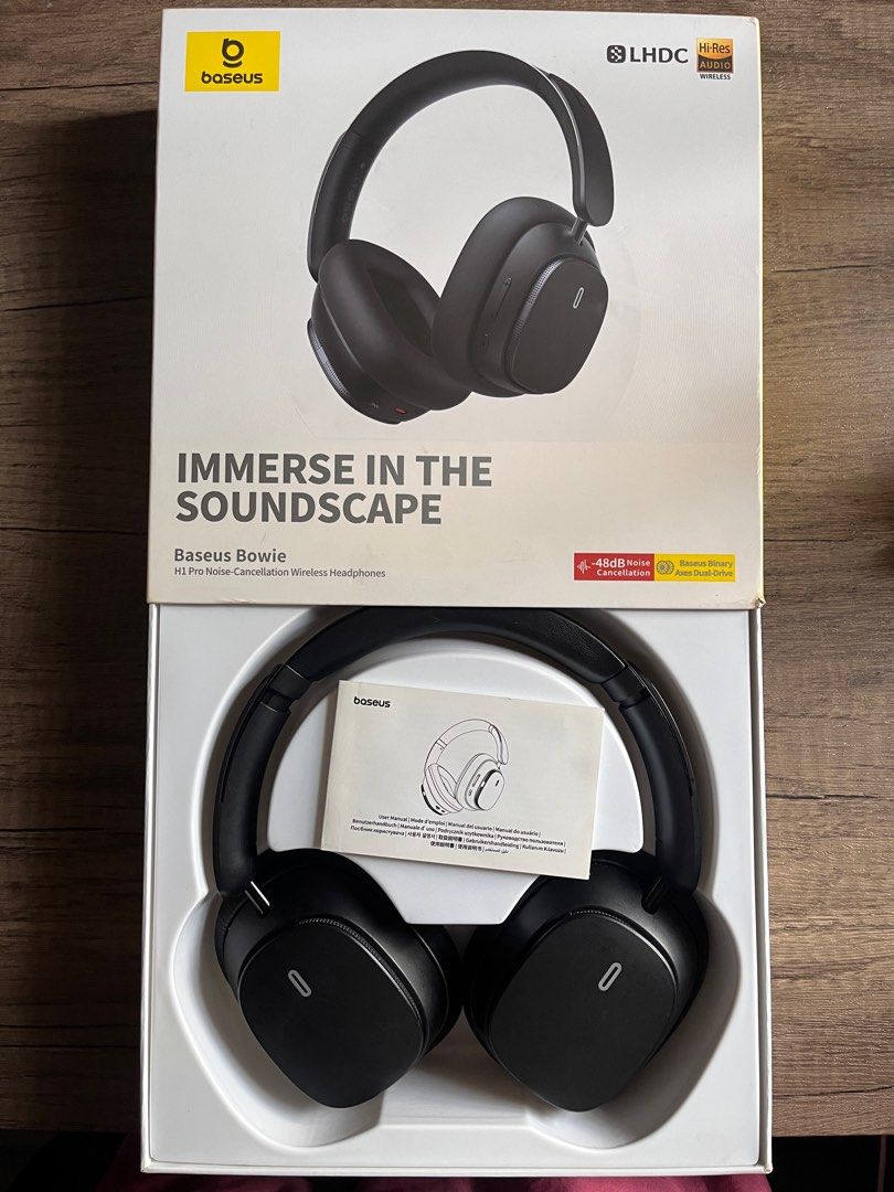Baseus Bowie (Category: Headphones & Headsets) located in Valenzuela. Submitted by baratoropa (Listing ID 1434231216, Image 2). Description: Used but well taken care of RFS: a noise, something loose is moving in one of the headphones, could be distracting.