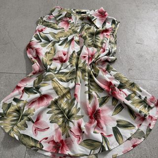 (Category: ) located in . Submitted by shopsofiascloset (Listing ID 1434279817, Image 1). Description: .