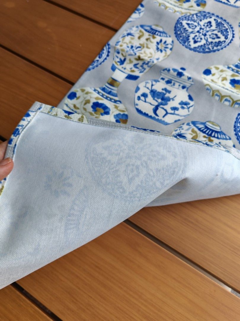 Beautiful Grey Chinese Vase Table Runner442953970536294402