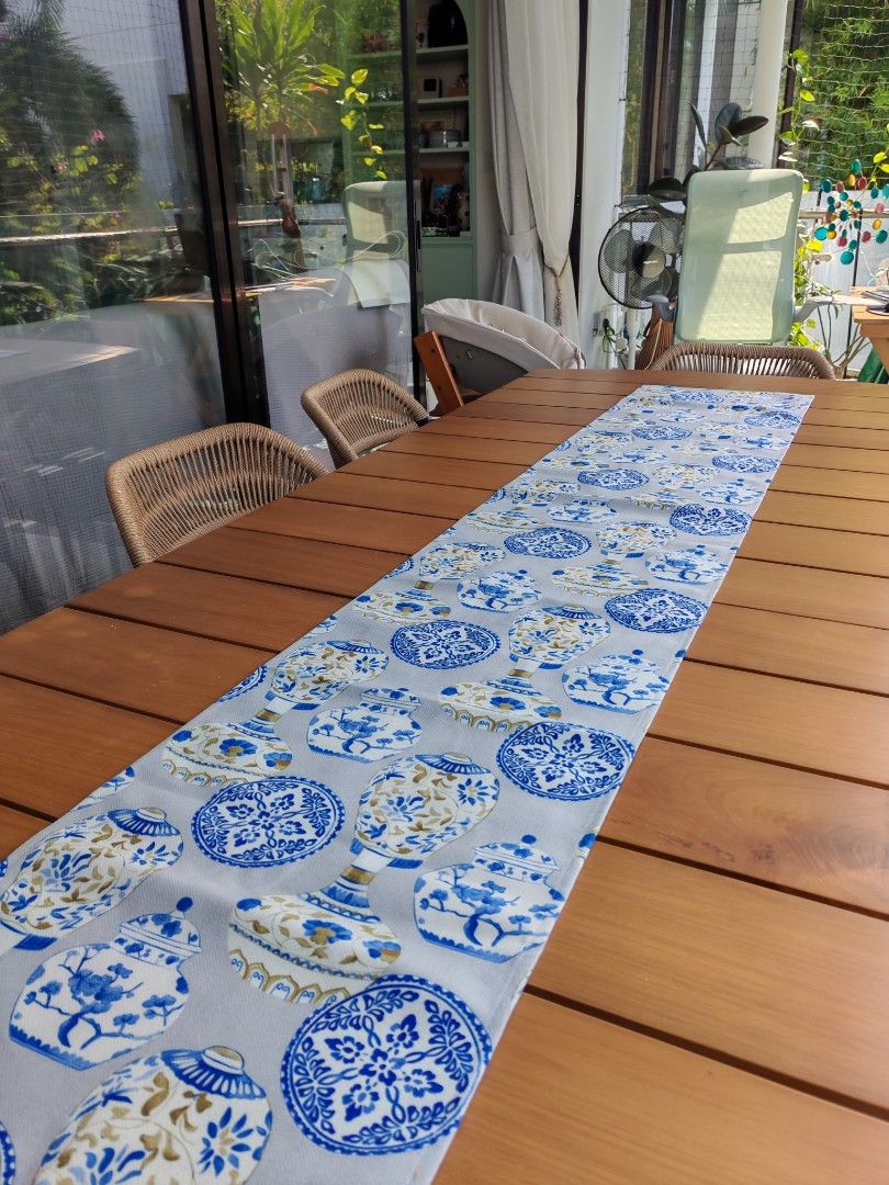 Beautiful Grey Chinese Vase Table Runner