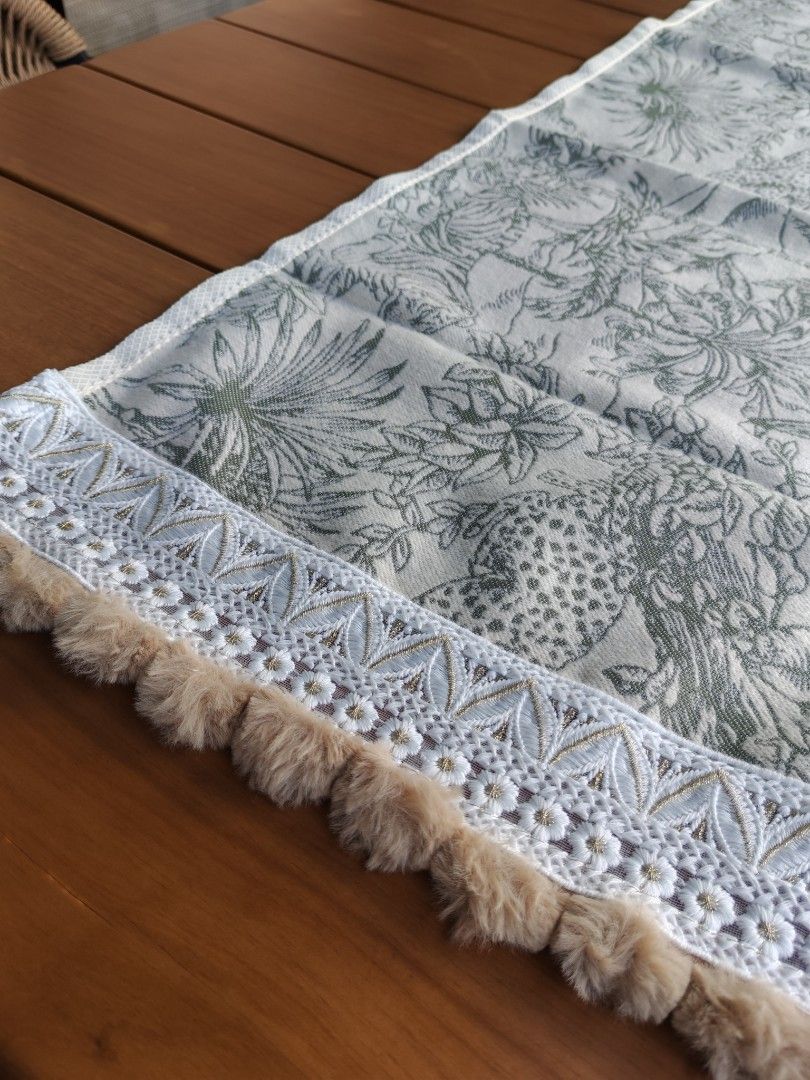 Beautiful Silver / Pale Green Embroided Jungle Animals Table Runner439509399331164161