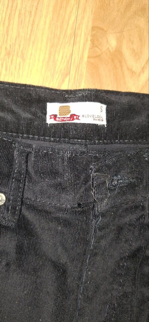 Bench Black Corduroy Pants (Category: Jeans) located in Manila. Submitted by adaniel.81 (Listing ID 1434308559, Image 3). Description: - Brand: Bench - Style: Corduroy pants - Size: S - Cut: Straight leg - Features: Five-pocket design - Perfect for everyday wear.