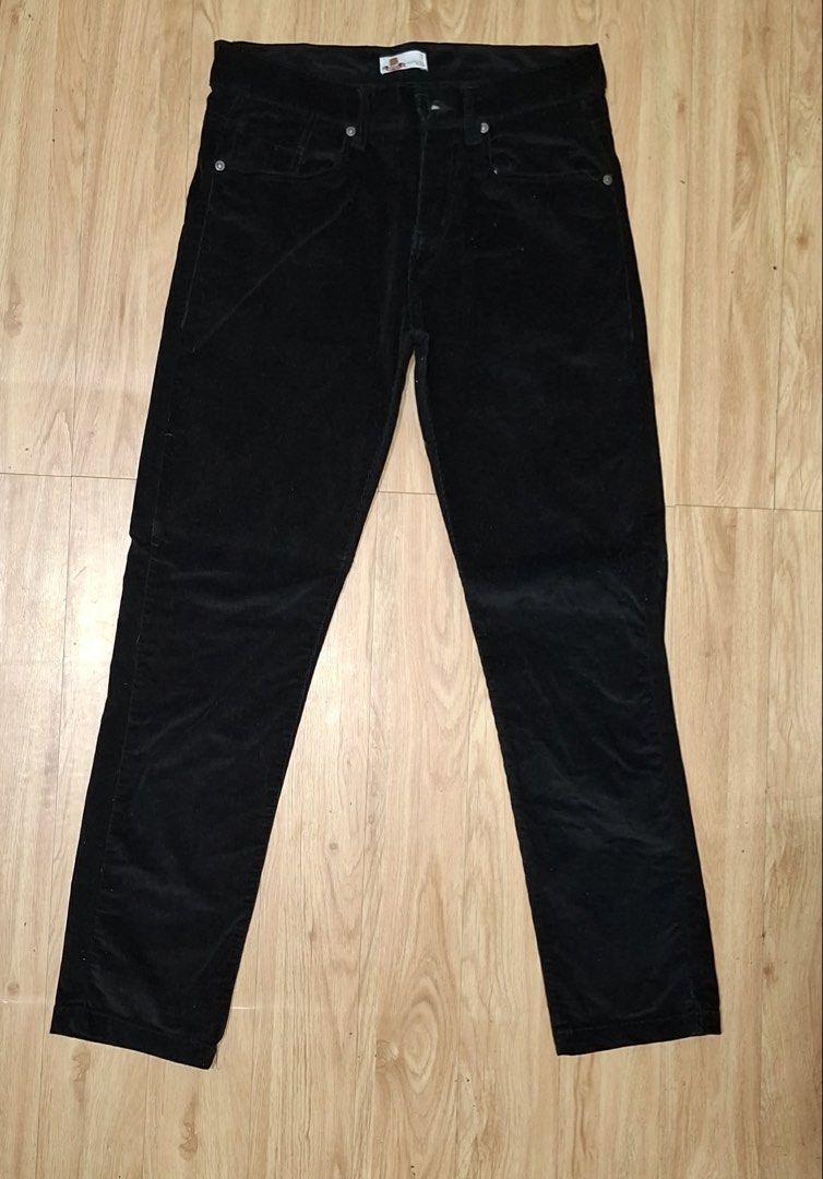 Bench Black Corduroy Pants (Category: Jeans) located in Manila. Submitted by adaniel.81 (Listing ID 1434308559, Image 1). Description: - Brand: Bench - Style: Corduroy pants - Size: S - Cut: Straight leg - Features: Five-pocket design - Perfect for everyday wear.
