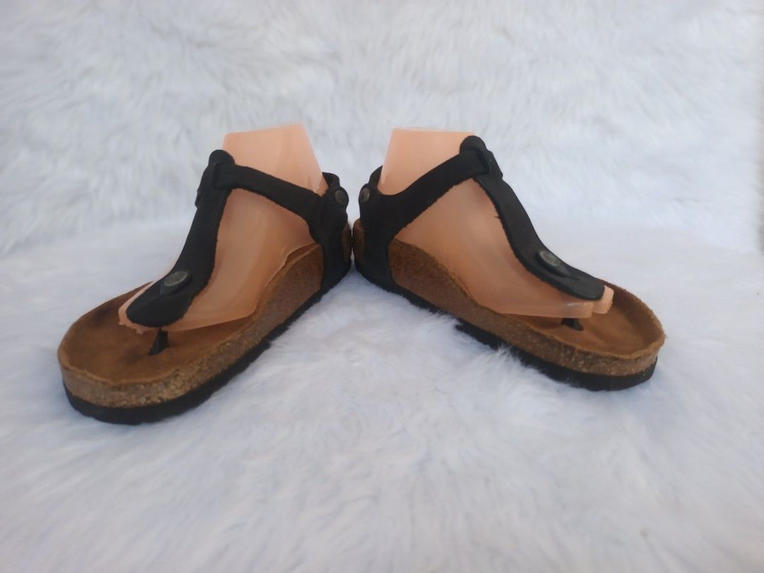 Birkenstock Kairo Oiled Leather (Category: Flats & Sandals) located in Labo. Submitted by uzzing_14 (Listing ID 1434285581, Image 2). Description: Original preloved BIRKS Kairo Oiled Leather Size : 40 RF ⚠️ BAWAL PO SA MASELAN⚠️ 📍 Please manage your high expectation as you are buying PRELOVED ITEMS ‼️ 📍 Buy at your own risk ‼️ ❌No reservations ❌ No Cancellation/ No Return/ No exchange Nasa photos na po ang details 🥰 🔸️MODE OF PAYMENT : GCASH,