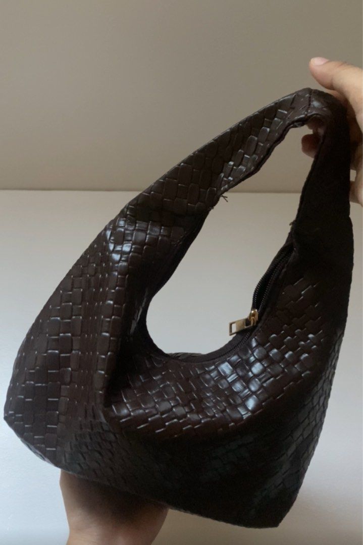 Boho Brown Shoulder Bag (Category: Shoulder Bags) located in Manila. Submitted by dodoheeee (Listing ID 1434271173, Image 3). Description: - Stylish brown shoulder bag - Woven design - Single shoulder strap - Zippered closure - Unique shape - Textured material - Versatile for everyday use.