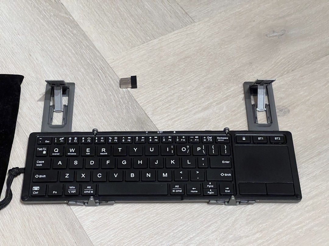 B.O.W Wireless Folding Keyboard with Stand464978647565608964