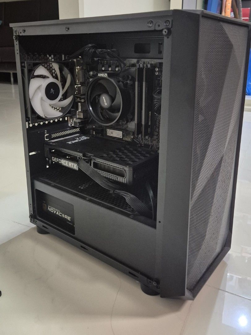 Broken gaming PC436858812189921282